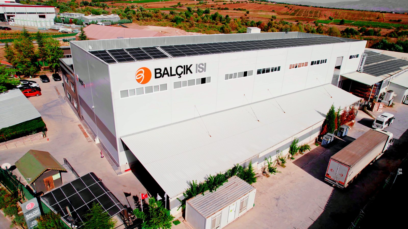 Main facade of the Balçık plant in Kahramankazan with the large BALÇIK ISI logo