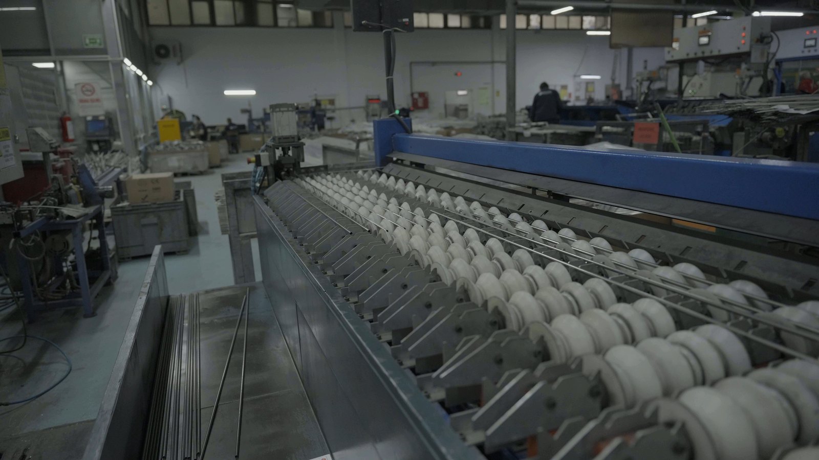 Continuous bright annealing line for heating-element tubes seen from the side