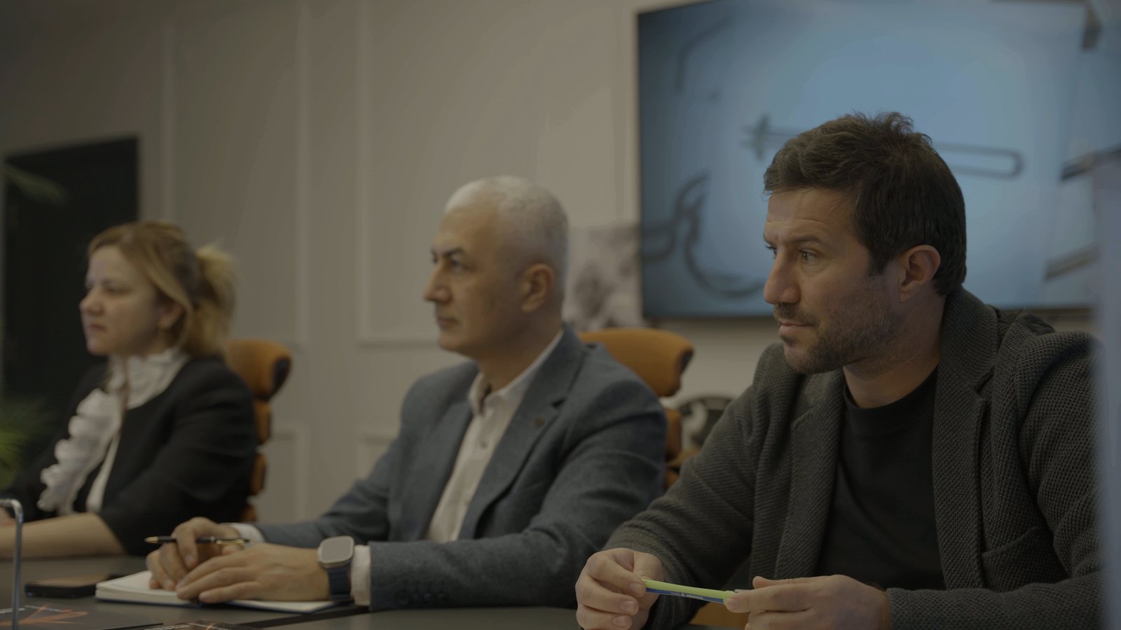 Balçık engineers and sales managers discussing a heating element project in a meeting
